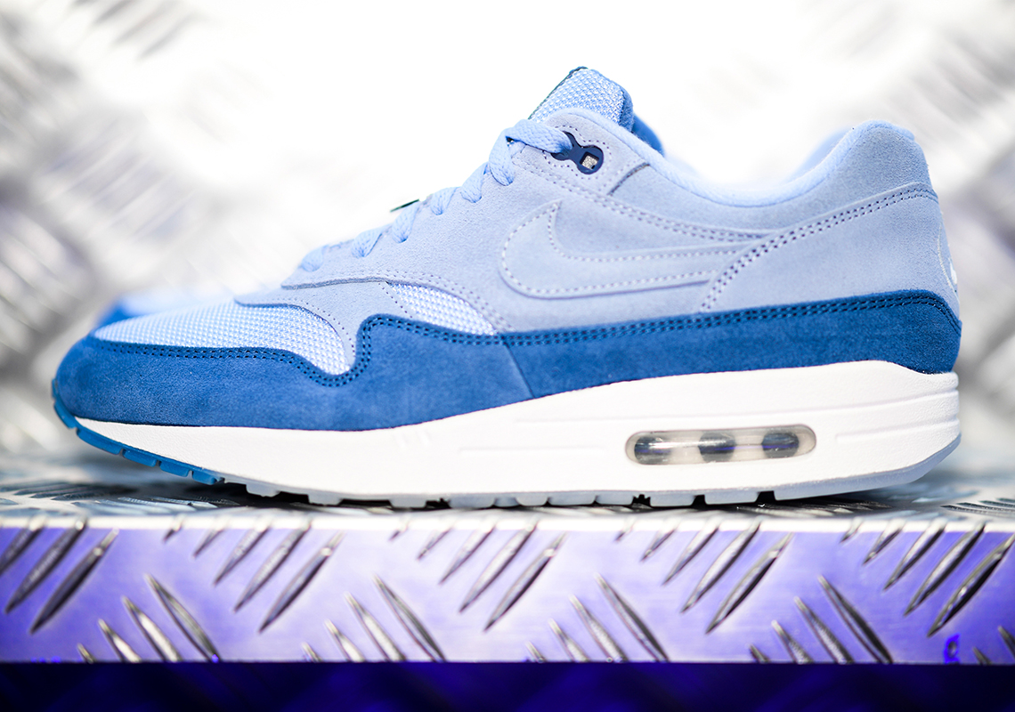 have a nike day blue air max 1