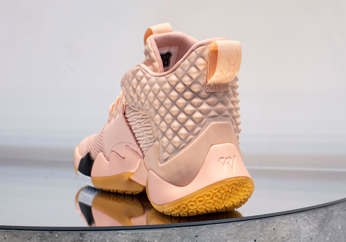 russell westbrook pink shoes