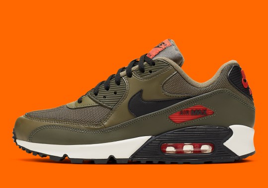 “Undefeated” Colors Hit The Nike Air Max 90