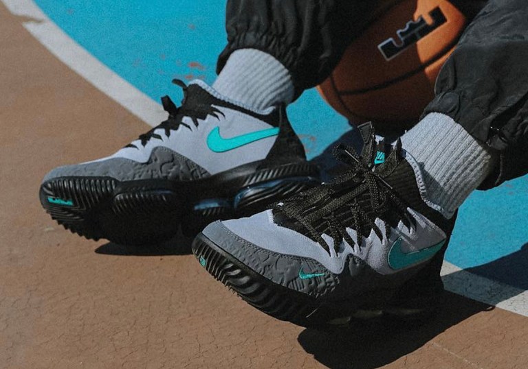 Rare Nike LeBron 16 Low Atmos Clear Jade Limited Collab Men 6 EU 38.5 Women 7.5 Authentic Nike LeBron James 16 Low Atmos Clear Jade  main image 4