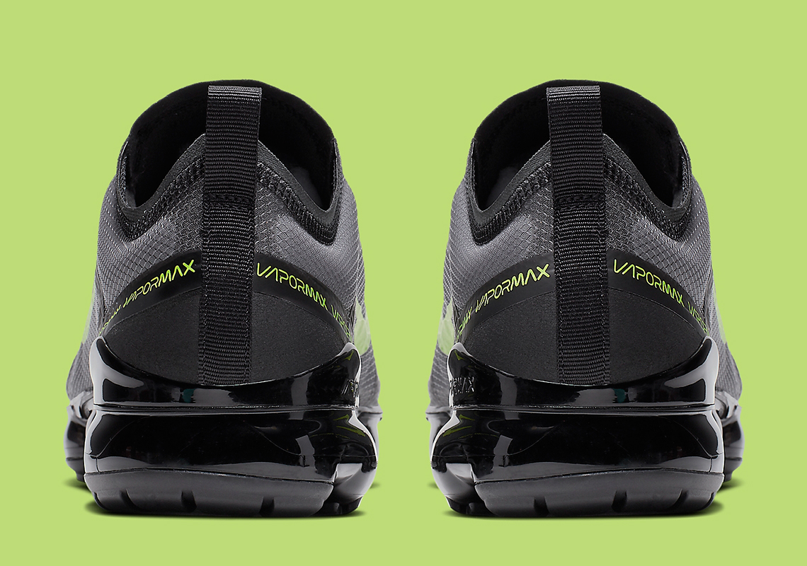 nike vapormax 2019 black volt