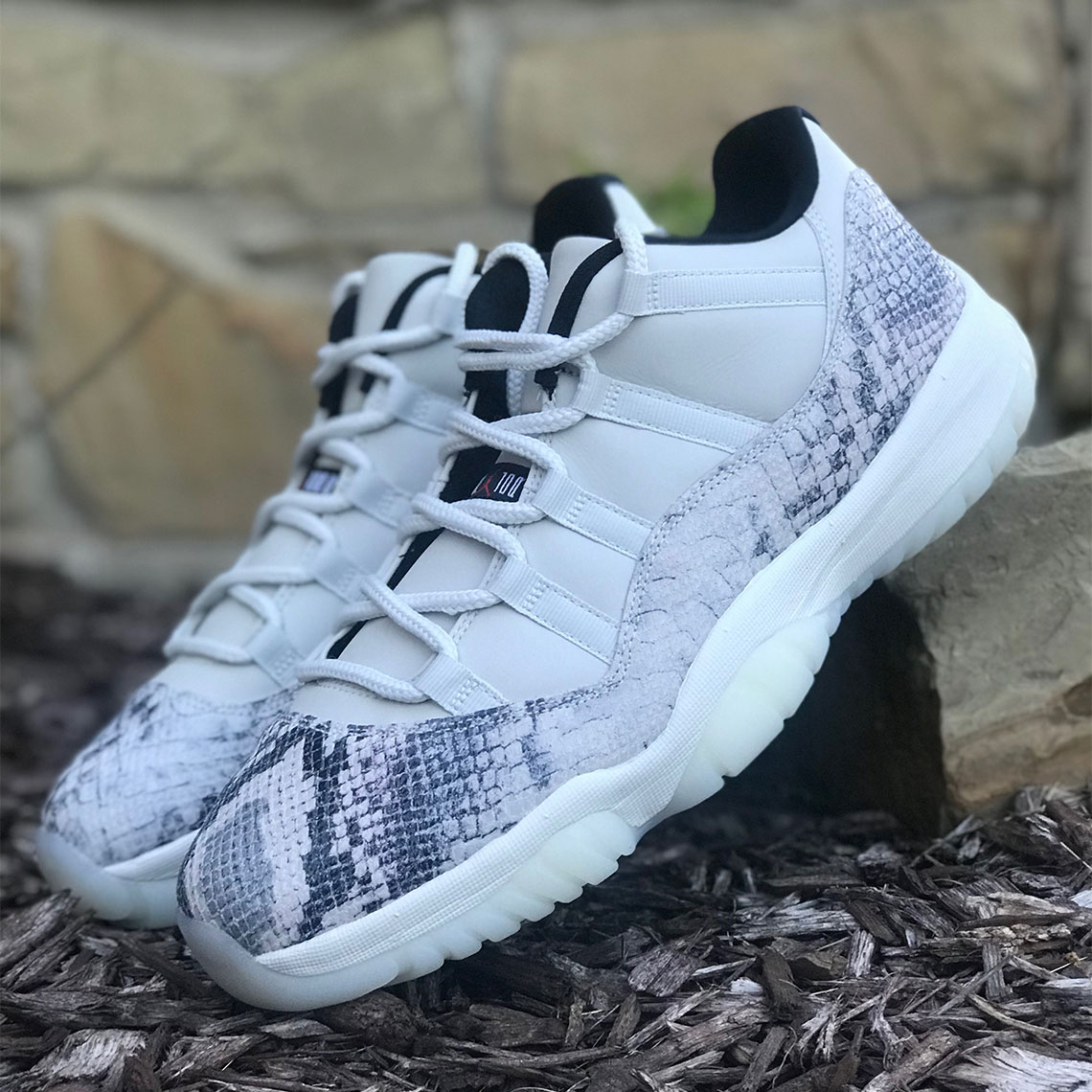 air jordan 11 snakeskin white