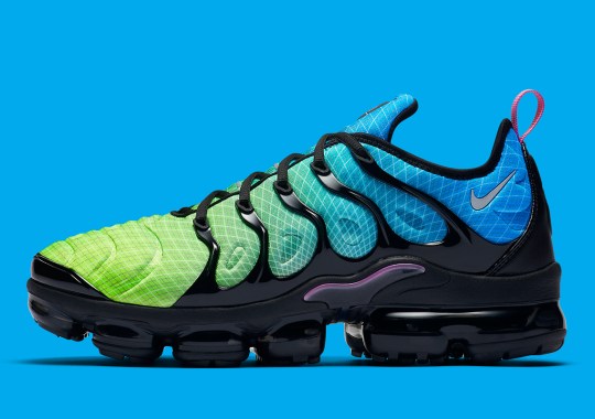 Nike Adds The OG Grid Detail To This Colorful Vapormax Plus