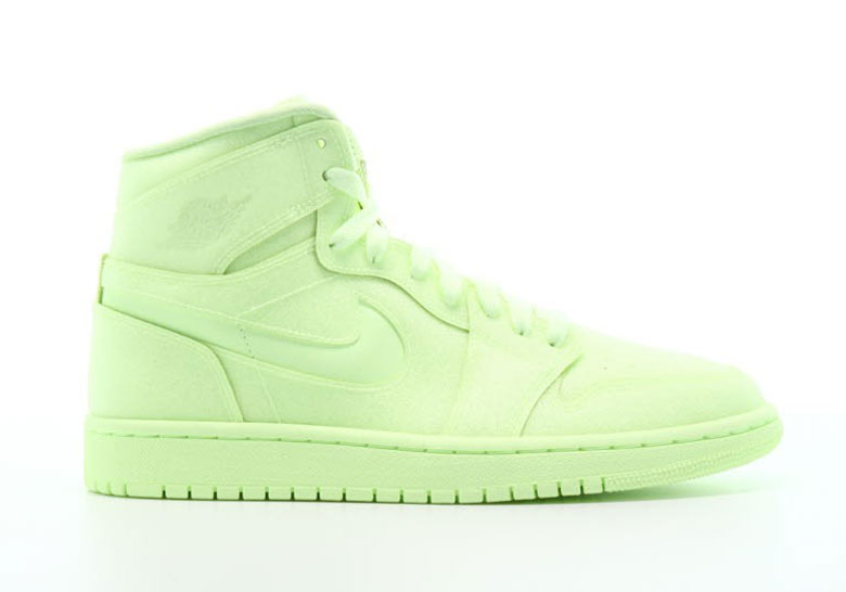 This Women’s Air Jordan 1 Completely Dresses Up In “Barely Volt”