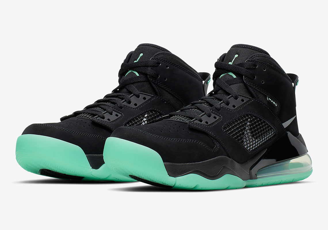 Jordan Mars 270 Black Green Glow CD7070-003 | SneakerNews.com