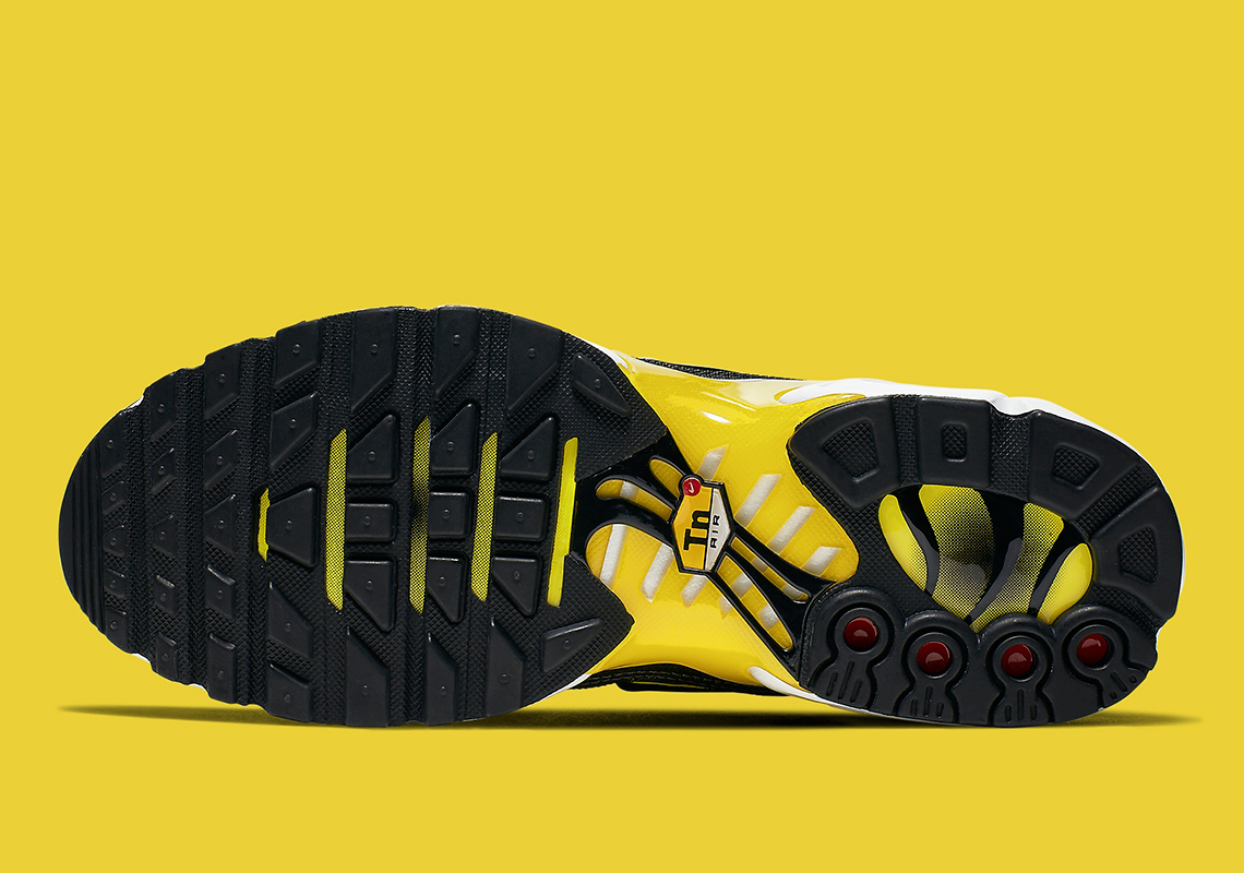 Nike Air Max Plus Black Yellow Cn0142 001 1
