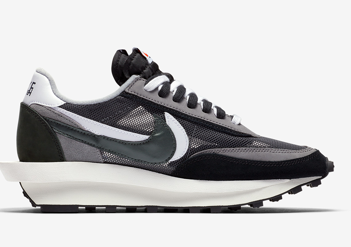 sacai x nike waffle black