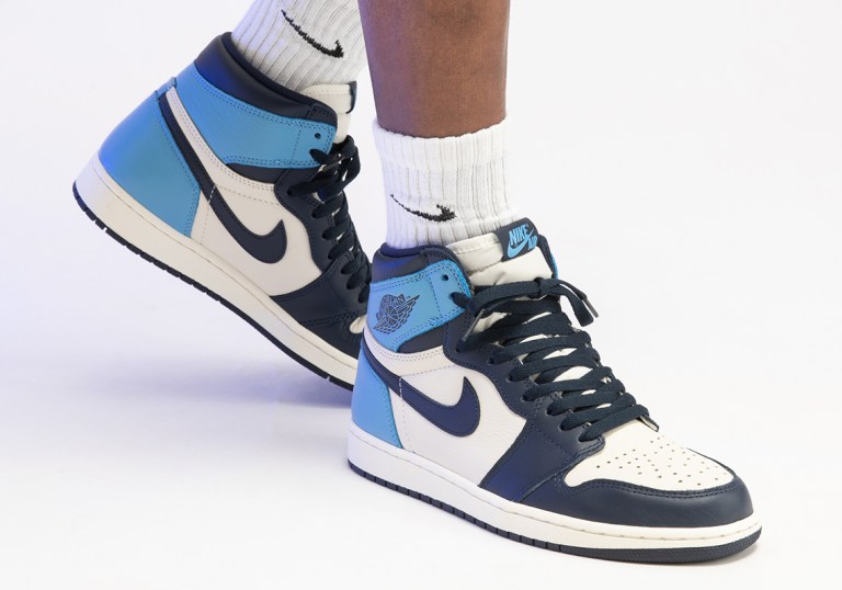 air-jordan-1-unc-555088-140-  display picture 2