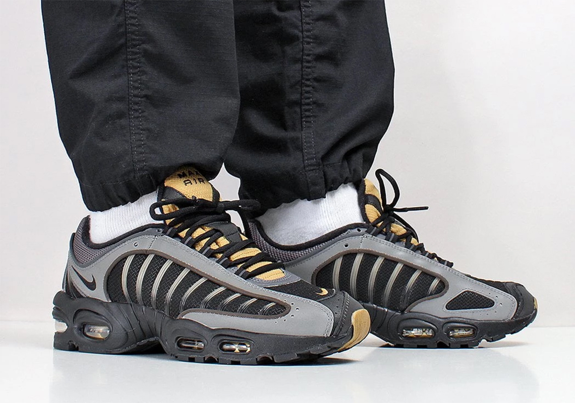 nike air max tailwind iv black