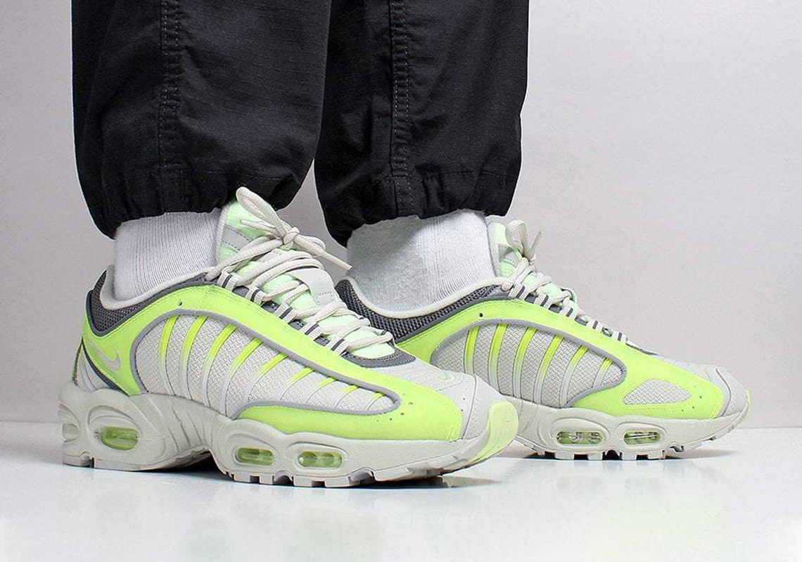 Nike Air Max Tailwind 4 Volt CJ0784-700 