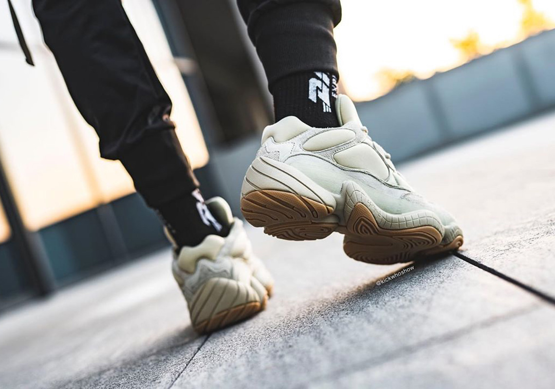 black yeezy 500 on feet