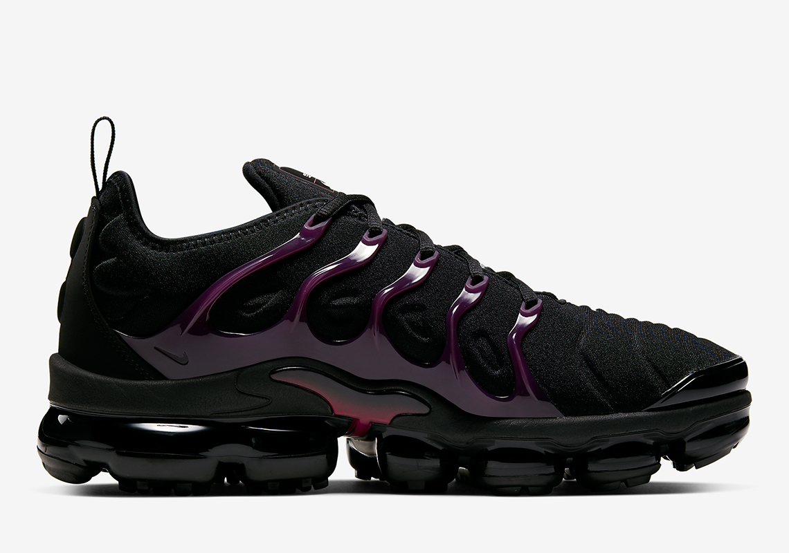 vapormax plus women's black and red