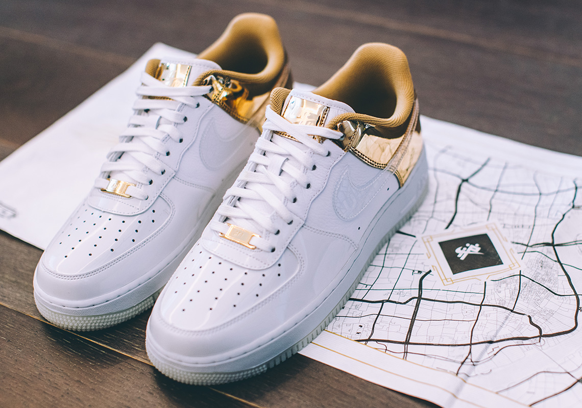 nike air force 1 gold check
