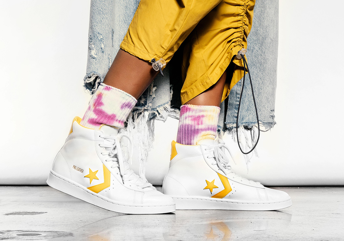 Converse Pro Leather Ss20 On Foot Yellow 2
