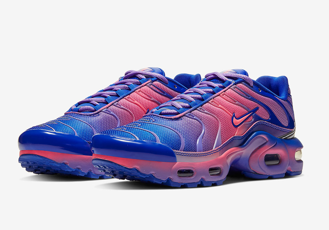 pink and purple nike air max plus