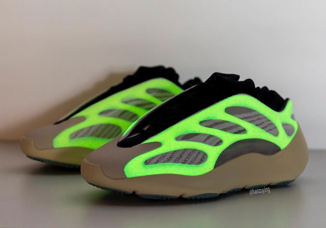 adidas Tapered Yeezy Boost 700 v3 FW4980 1
