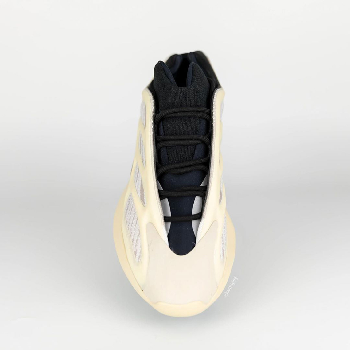 adidas Tapered Yeezy Boost 700 v3 FW4980 4