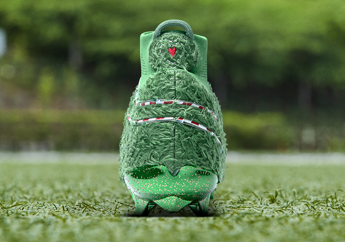 Odell Beckham Jr. Wears Grinch Cleats for Last Game Before Christmas –  Footwear News