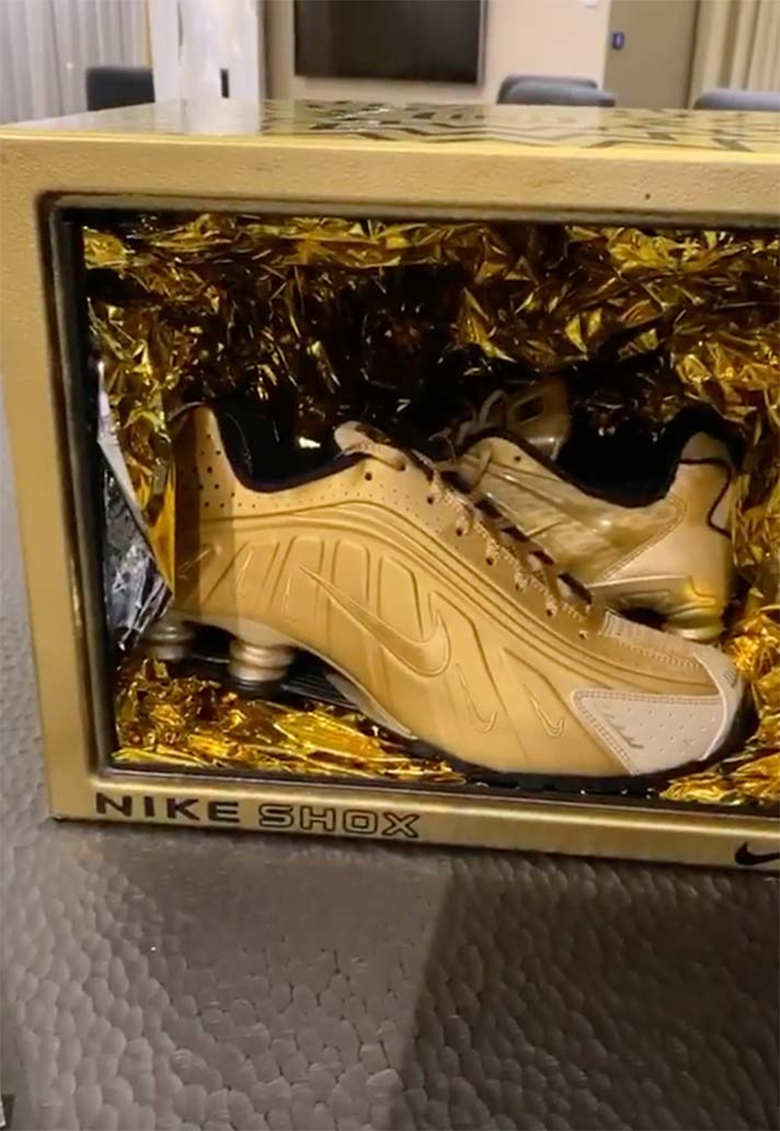 nike shox gold