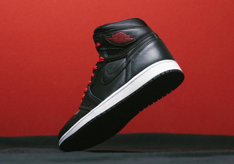 air-jordan-1-retro-high-black-  display picture 3