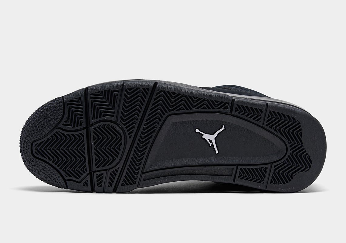 Detailed shots of the Air Jordan 1 High OG Grey Fog via Private Selection Retro Black Cat 2020 Cu1110 010 6