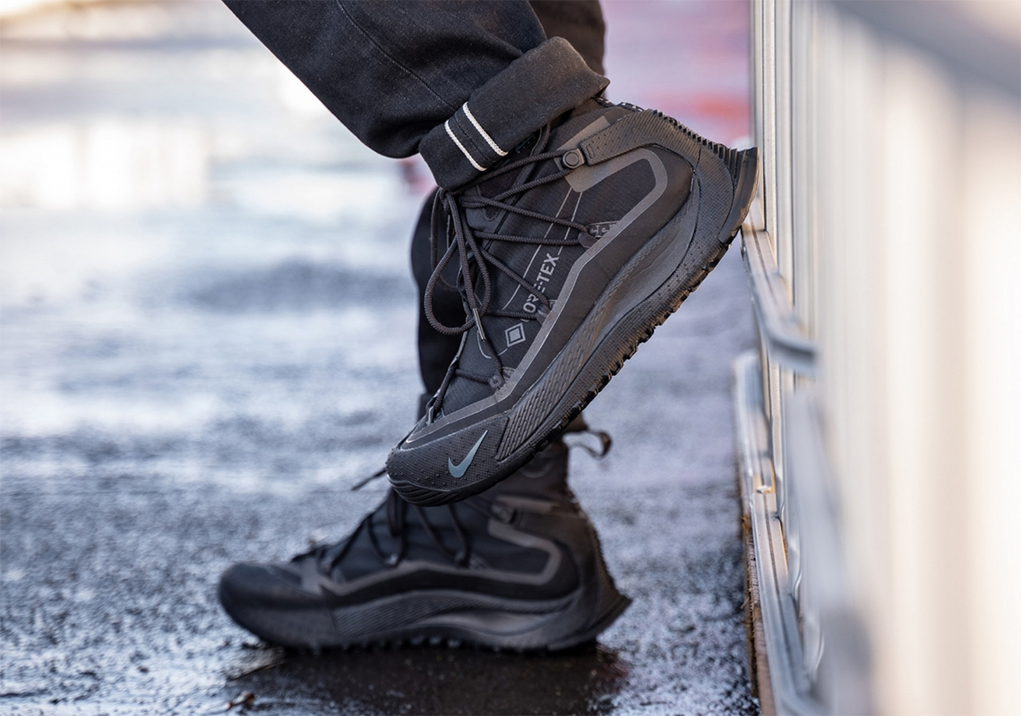 nike acg air terra antarktik on feet