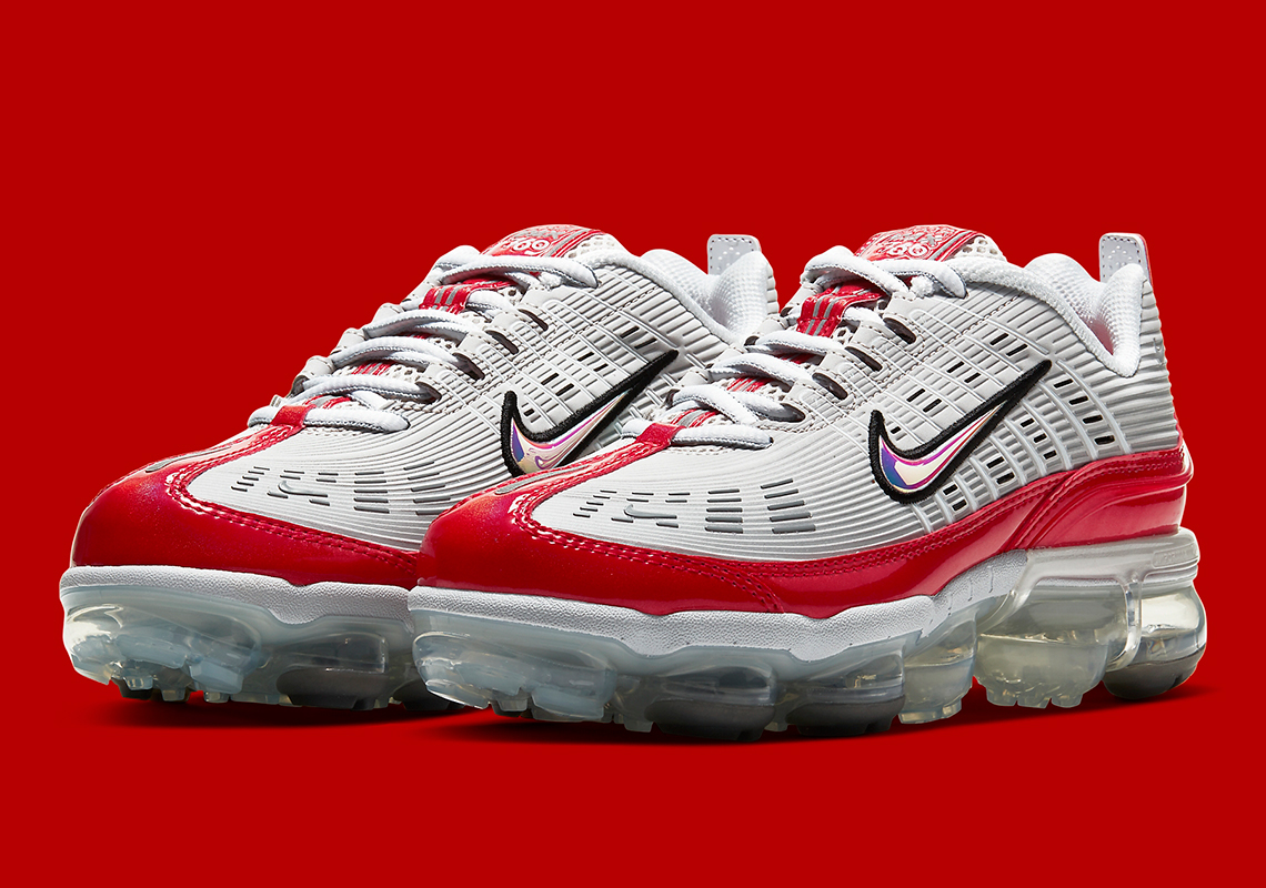red and white vapormax
