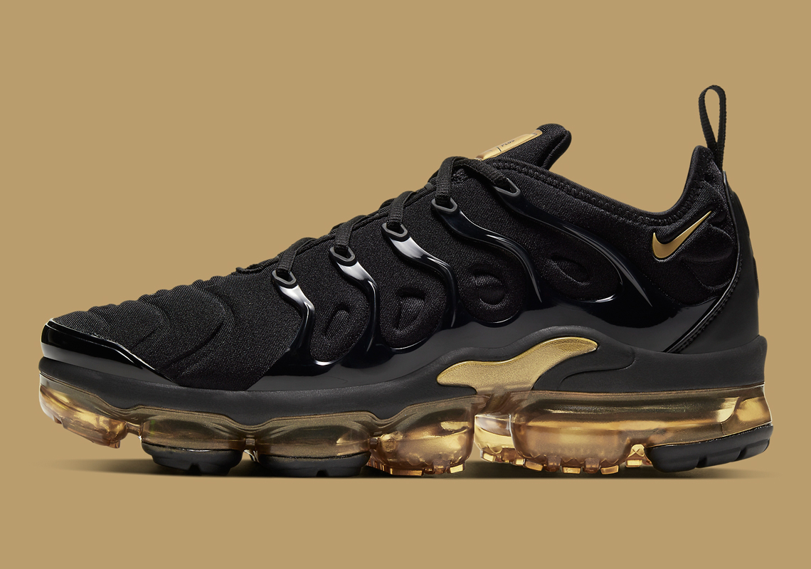 black and gold vapormax