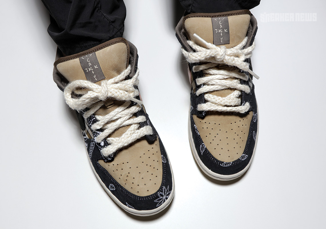 Travis Scott Nike Sb Dunk Low Beauty Shot 17