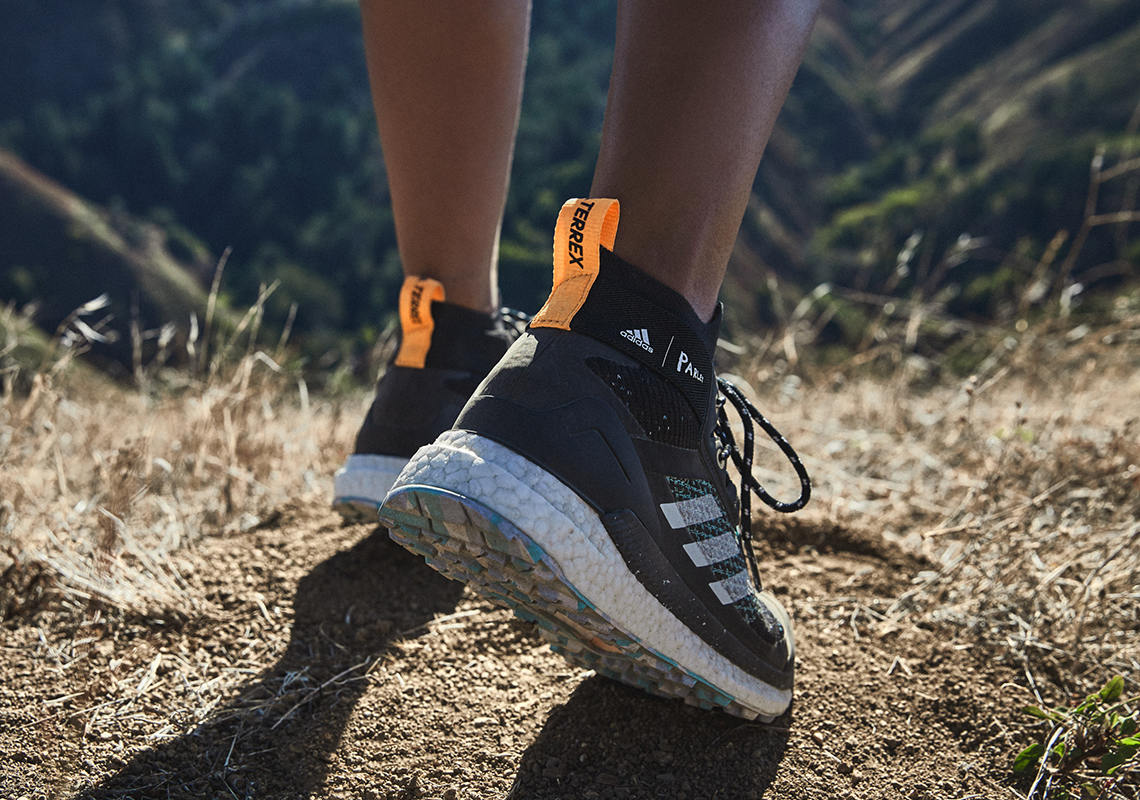 adidas terrex boost hiker