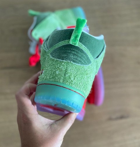 dunk low strawberry cough