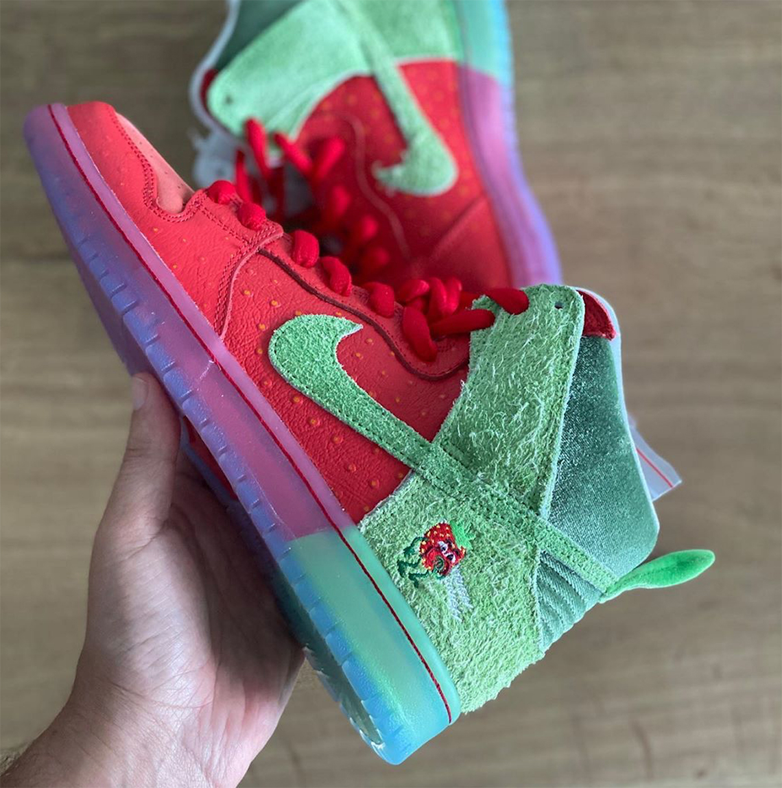 strawberry cough nike fluorescent sb dunk high 7
