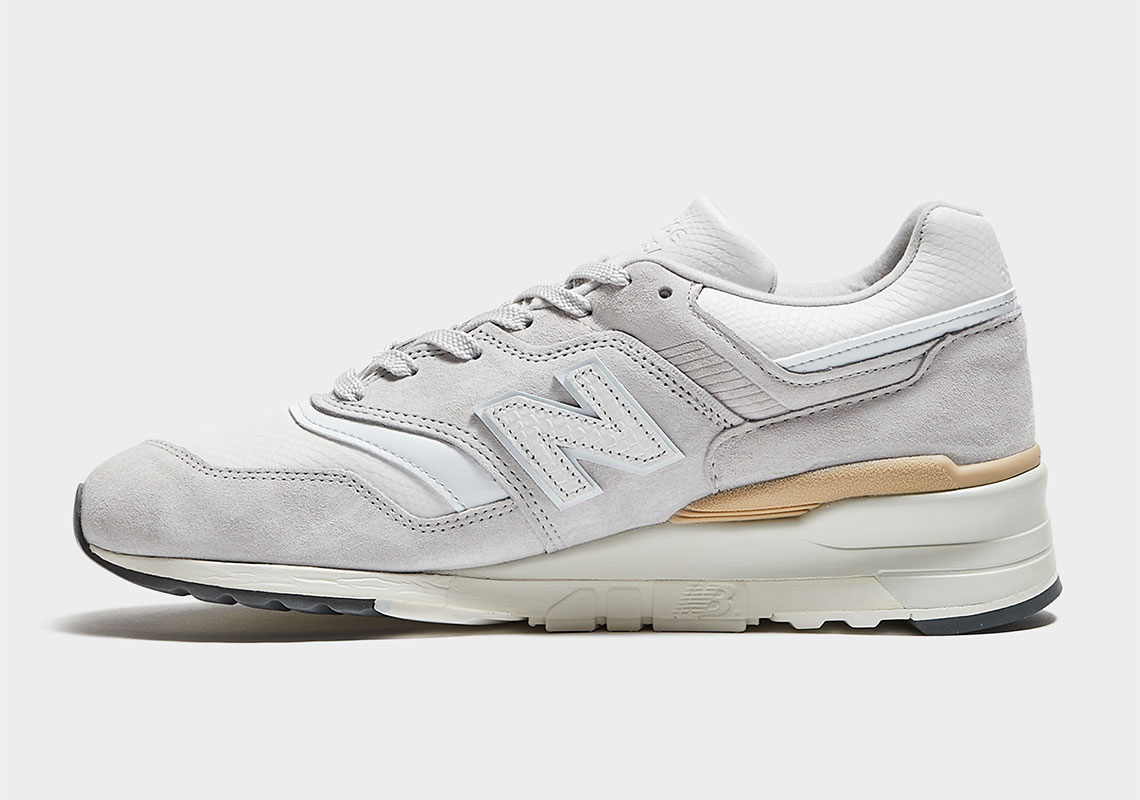 new balance 997 chalk stripe