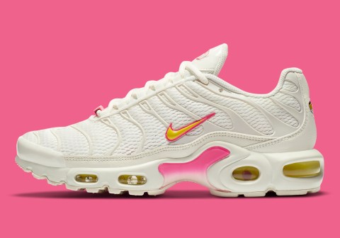 Nike Air Max Plus Cream Pink CZ0373-100 | SneakerNews.com