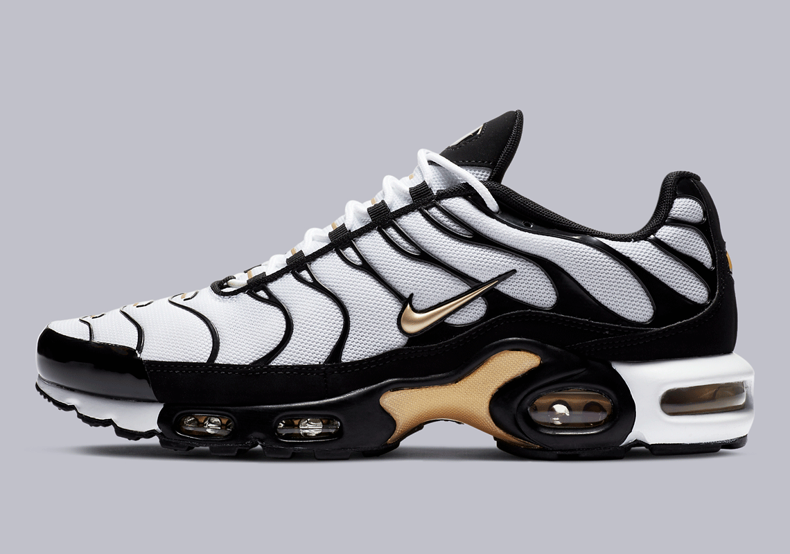 nike air max plus black metallic gold