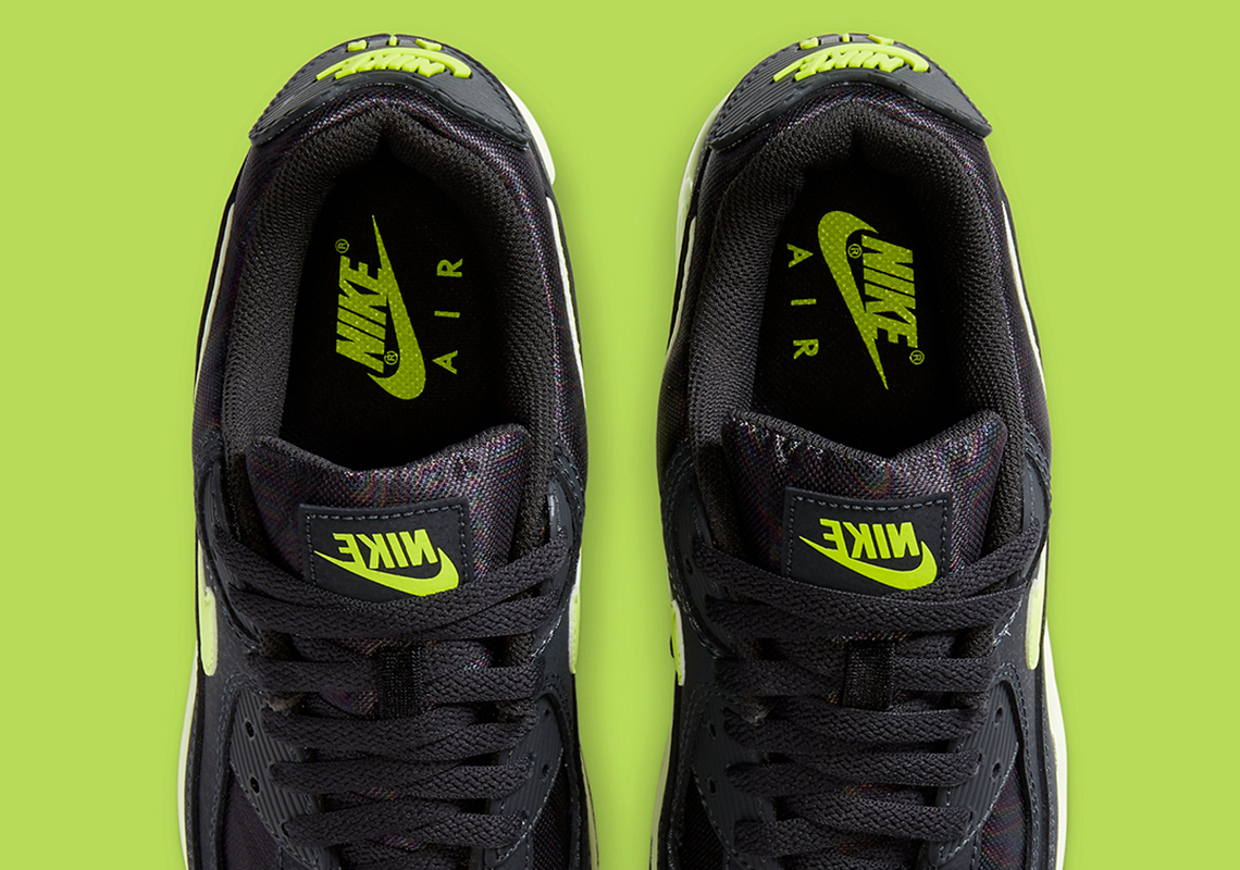 lote interno salto Nike Air Max 90 Black Green CZ0378-001 | SneakerNews.com