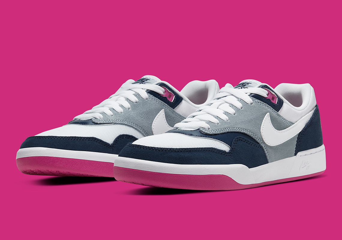 The la gamme Air Max Receives A Navy And Pink Update