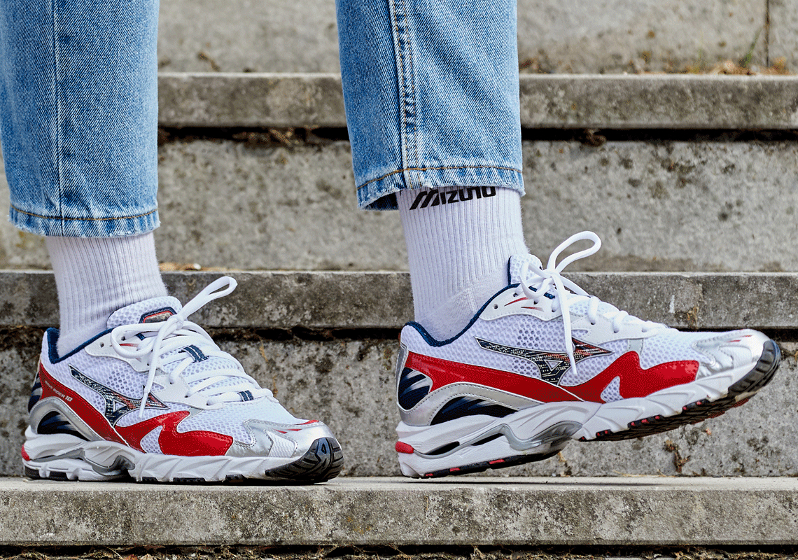 Mizuno Wave Rider 10 OG Kazoku Release Date SneakerNews