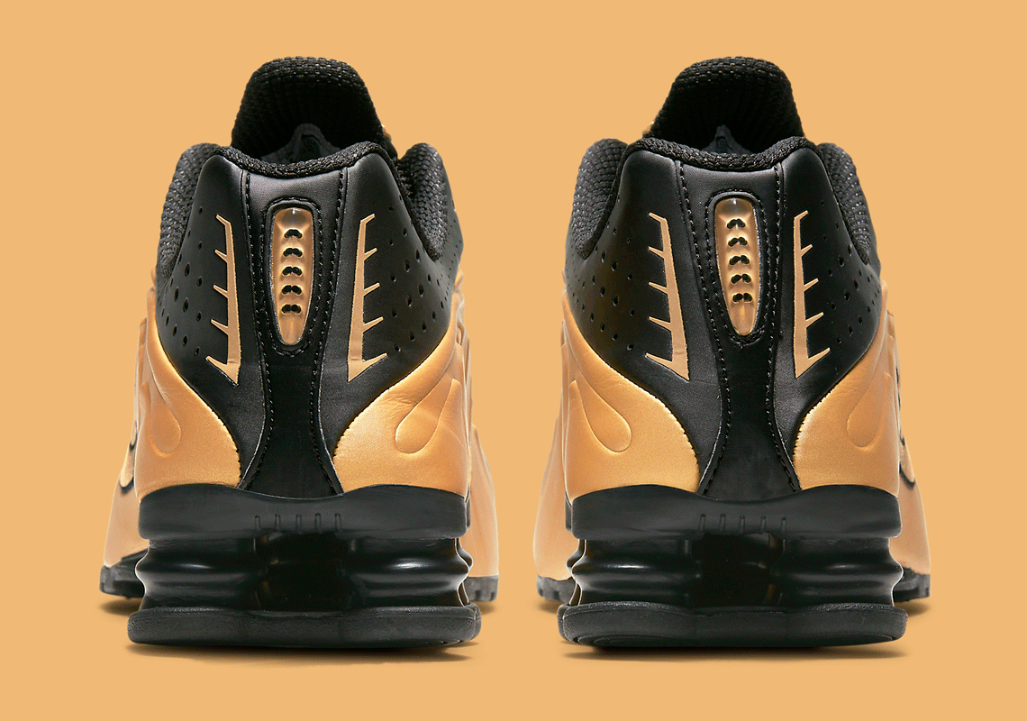 Notitie Miles Oeps Nike Shox R4 Black Gold 104265-702 | SneakerNews.com