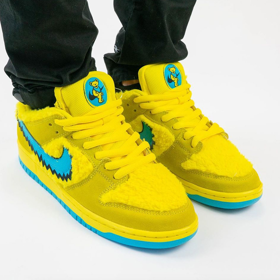 yellow nike sb