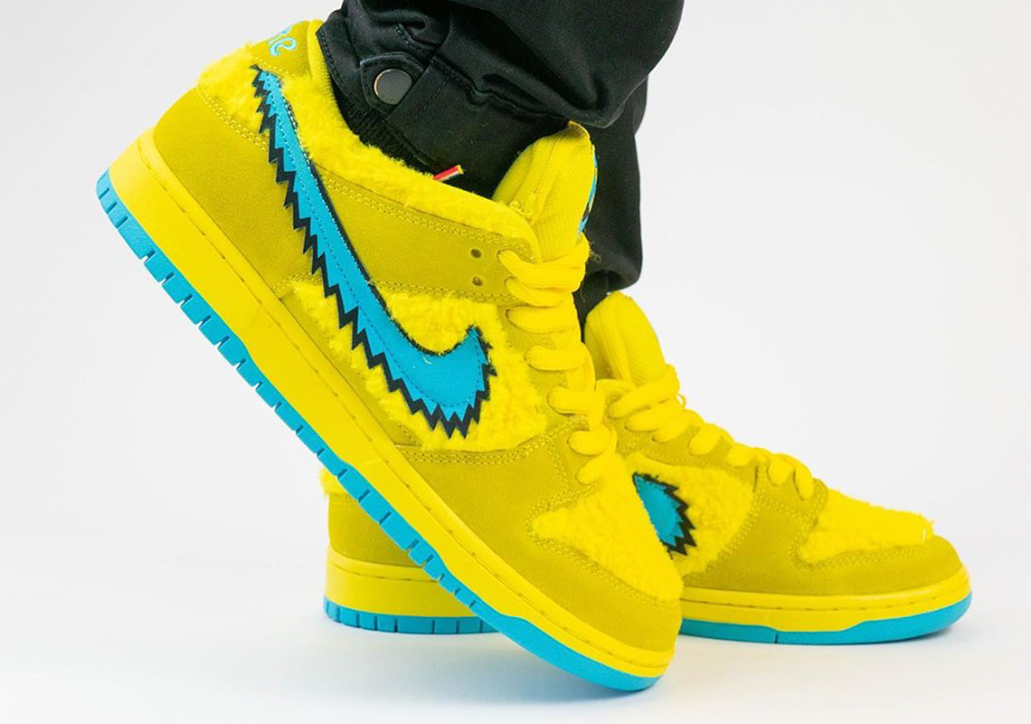 nike sb dunks yellow