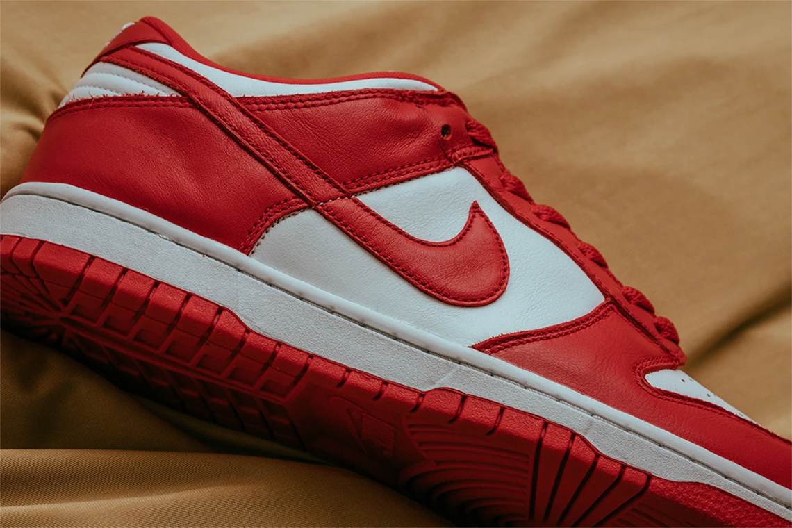 nike university red dunk