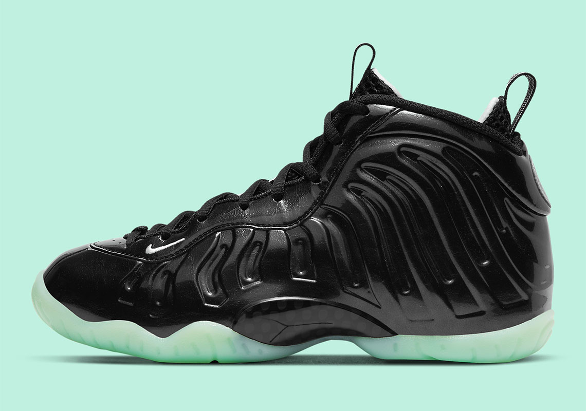 Nike Air Foamposite One "Barely Green" Set For February 2021 Release