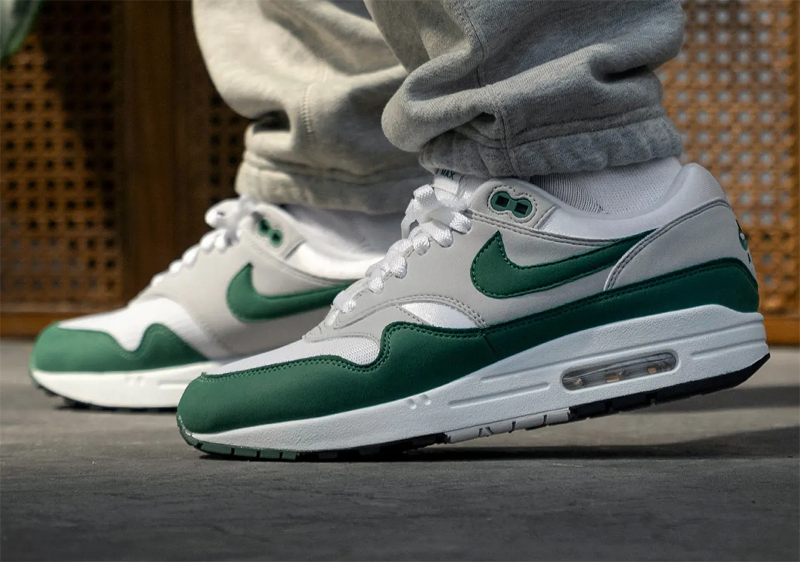 air maxes 1