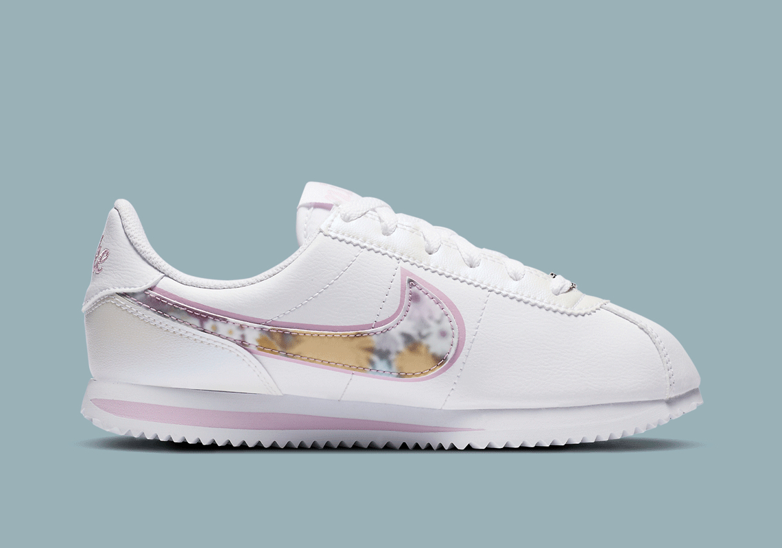 Nike with floral clearance swoosh