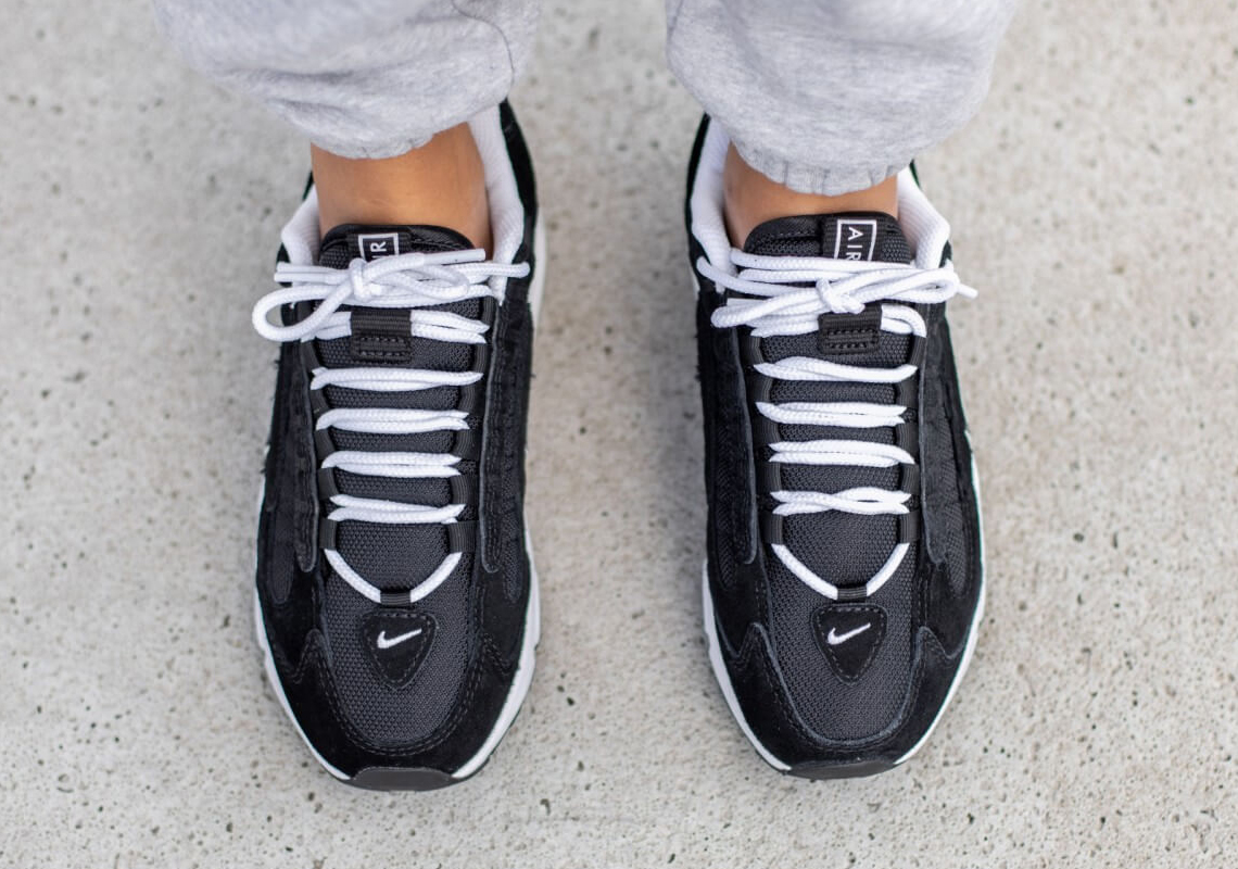 nike air max triax 96 black