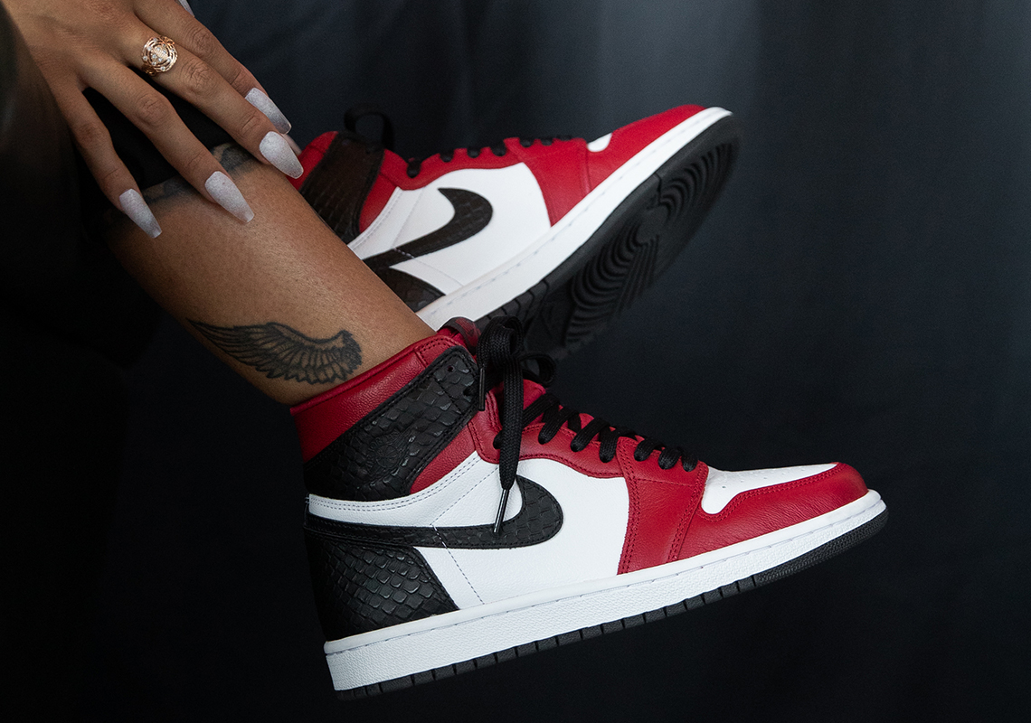 Titolo Air Jordan 1 Satin Red Basketball Bag | SneakerNews.com