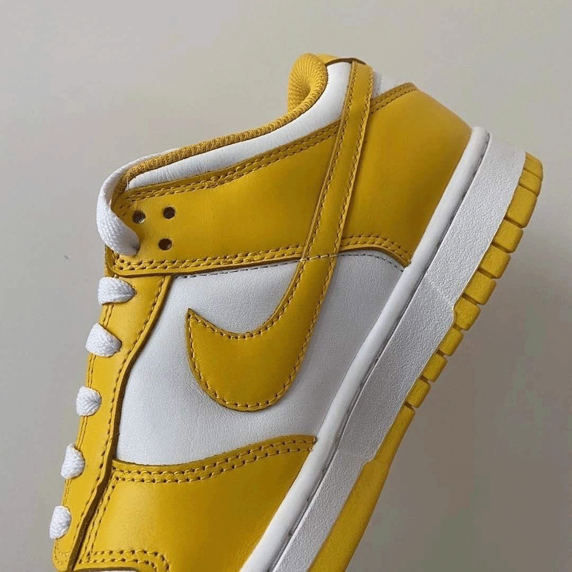 Nike Dunk Low Yellow/White