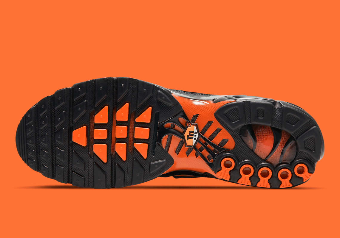 Nike Air Max Plus Black Orange DD7111-002 Release | SneakerNews.com