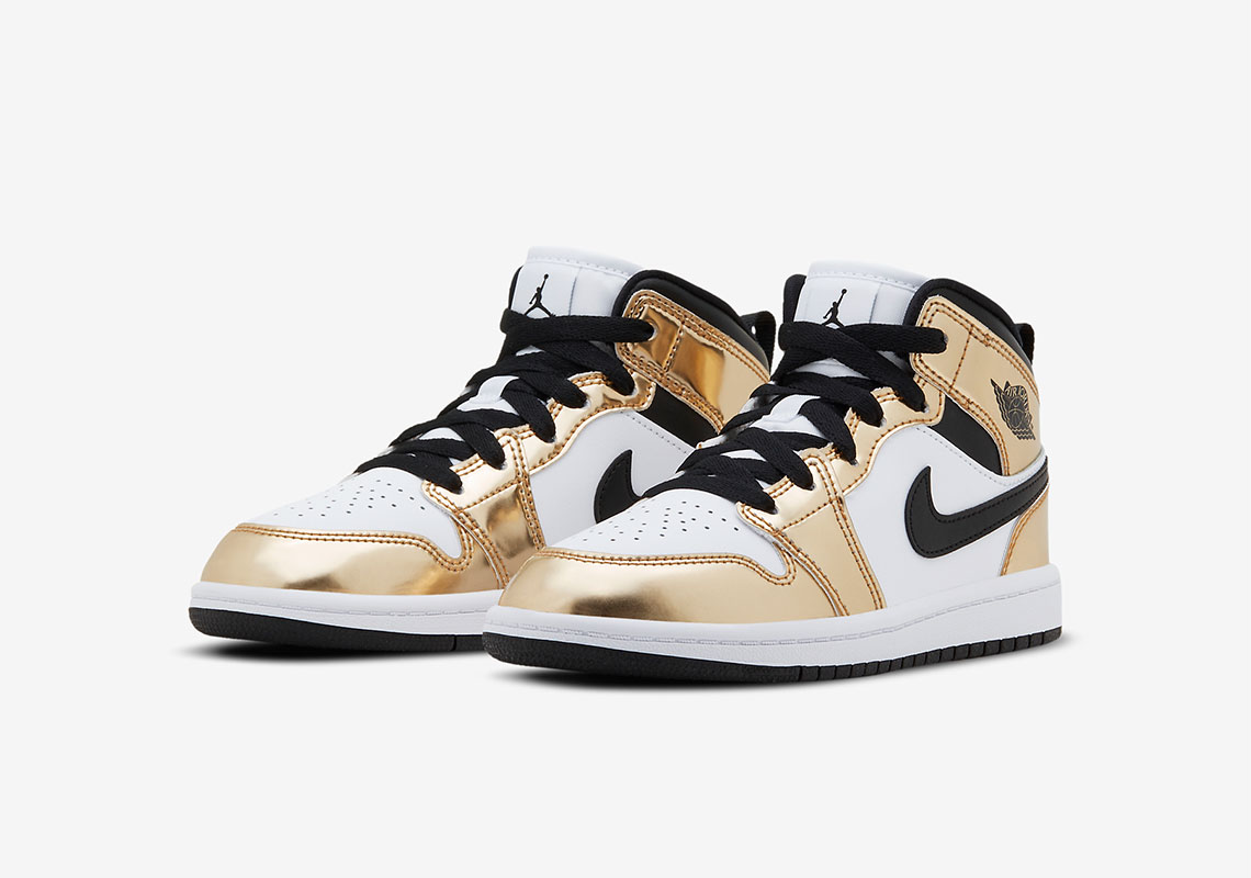 air jordan 1 mid se black white metallic gold